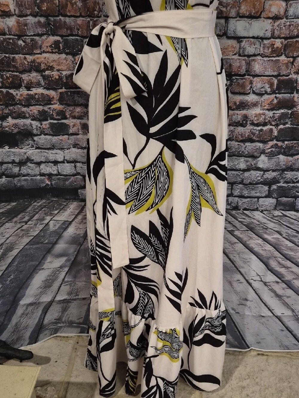 Sleeveless Cream Maxi Dress with Black & Yellow Leaf Print and Waist Tie - Picture 4 of 10